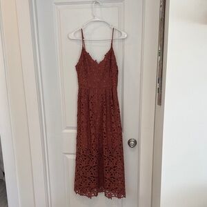 ASTR Lace Midi Dress in Rust Medium